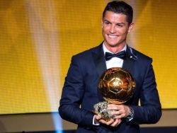 Криштиану Роналду сравнялся с ван Бастеном, Платини и Круиффом