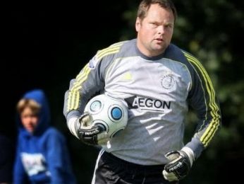 Толстякам не место на футбольном поле!