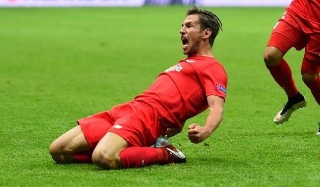 Крыховяк продлил  контракт с Севильей